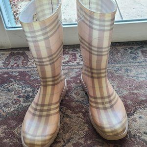 Burberry Rain Boots Size 41 LIKE NEW